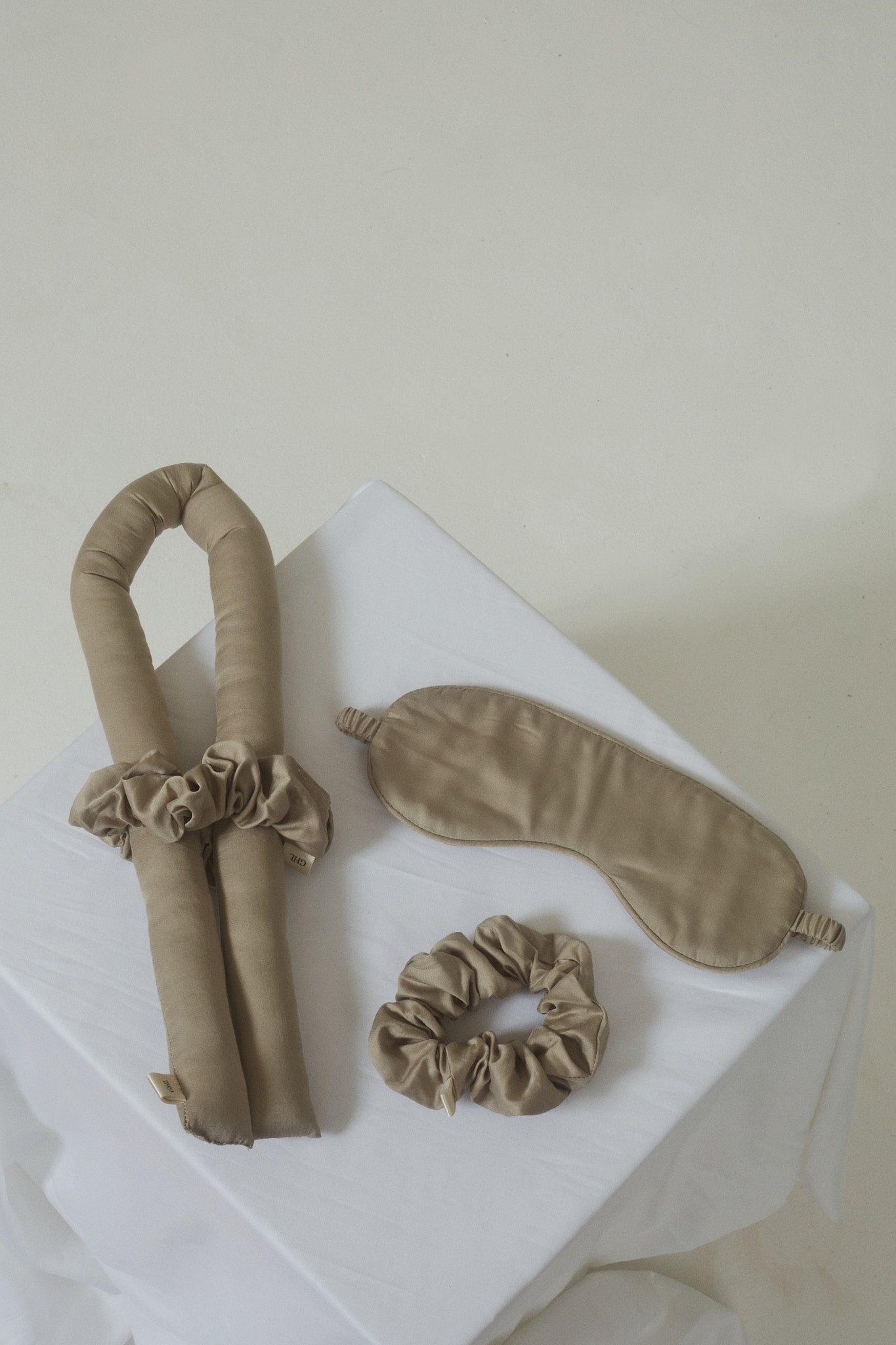 Bamboo Silk Sleep Mask & Heatless Curler Gift Set in Oat